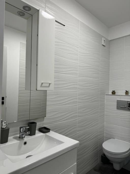 Sky Residence Airport Therme Otopeni 2 Esterno foto